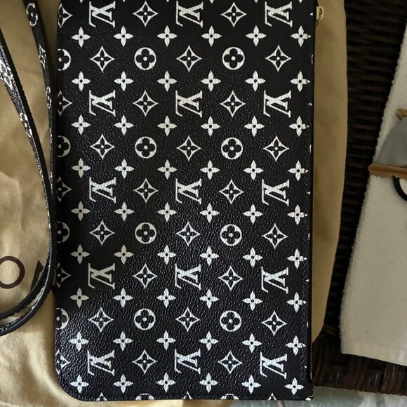 Louis Vuitton Neverfull MM Tote in Jungle Print - Picture 13 of 16